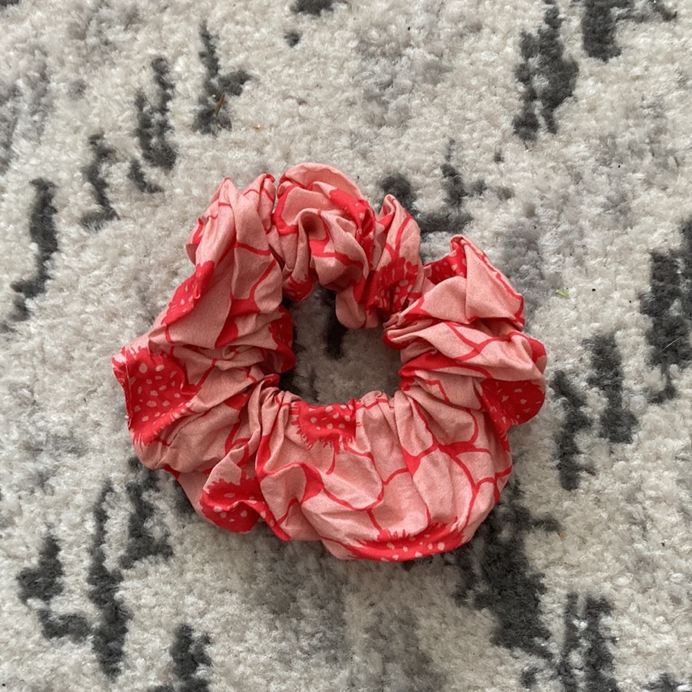 6 Assorted Scrunchies (never used) - Picture 5 of 5